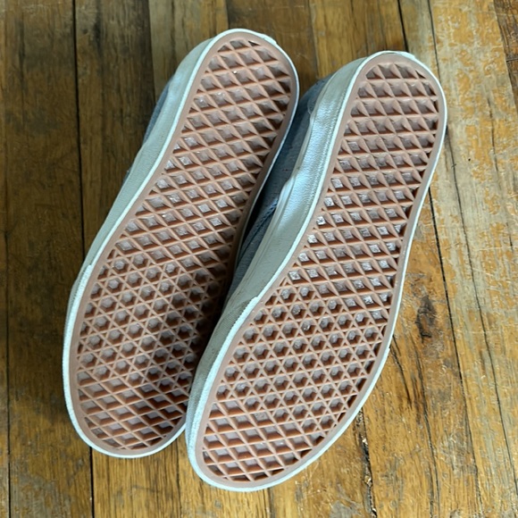 Vans - Picture 3 of 4